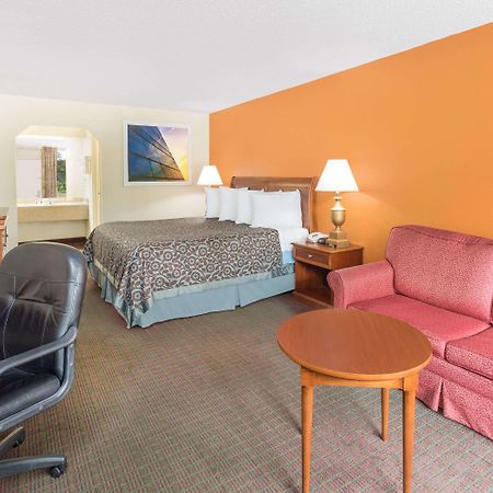 Days Inn by Wyndham Orangeburg South Bagian luar foto